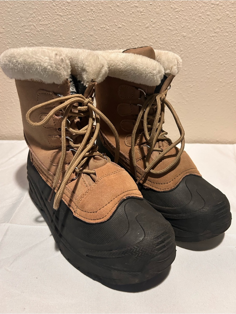 Itasca Tan and Cream Women's Winter Lace-Up Boots